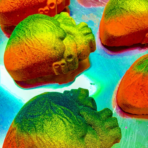 Bloody valentine bath bomb - Picture 2 of 4